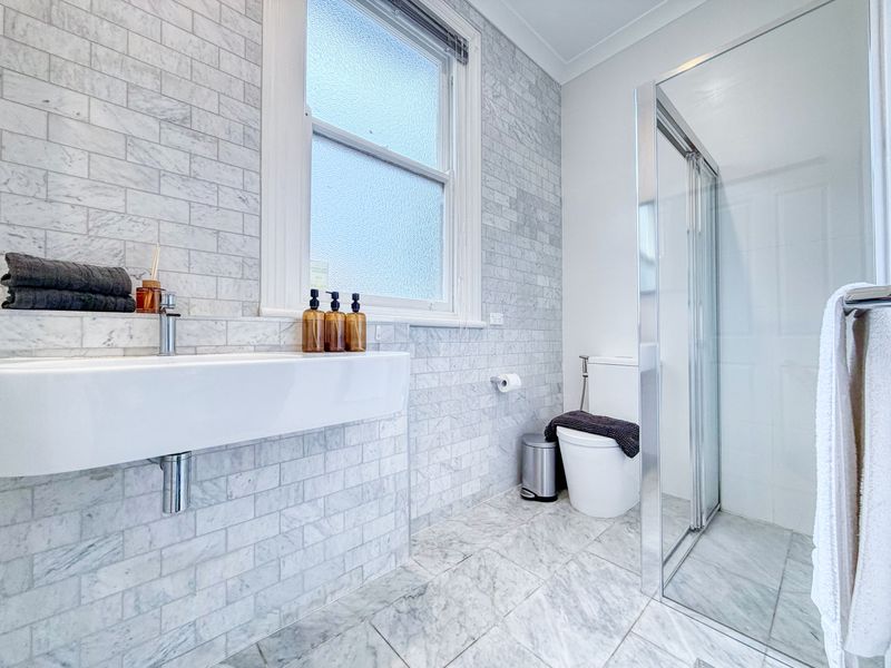 Full Bathroom 1 