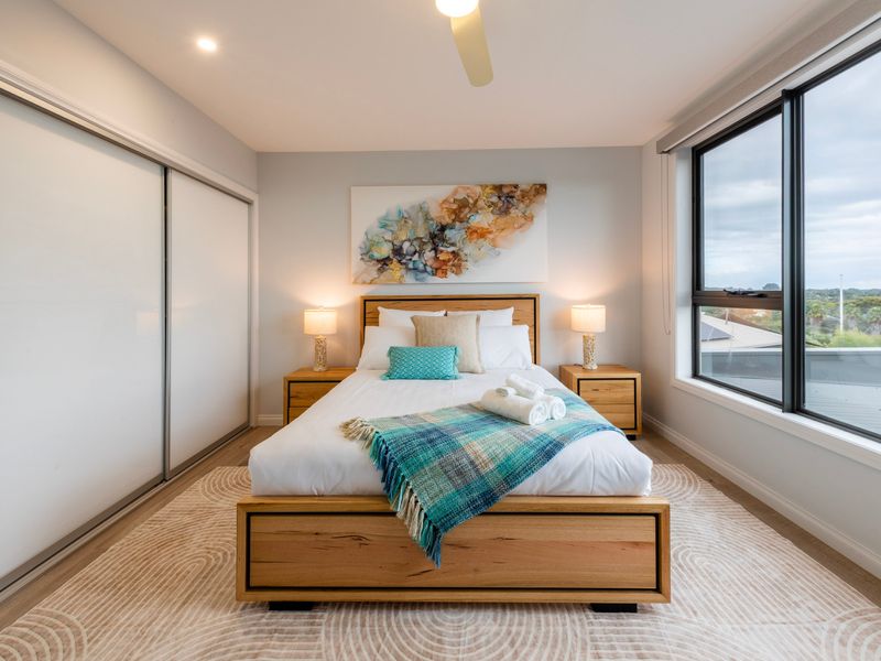 Relaxing bedroom retreat 