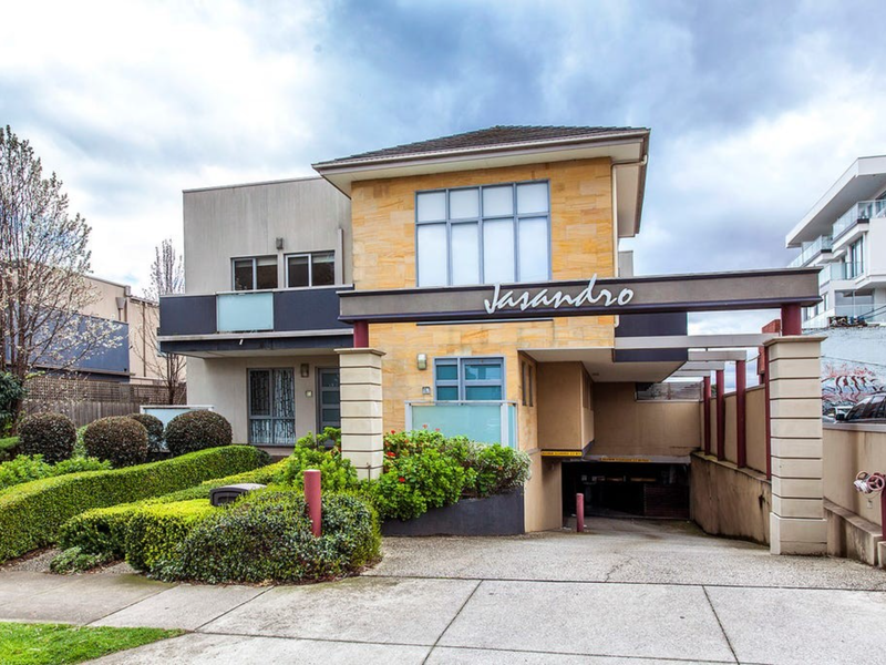 Complex entry and driveway to undercover garage