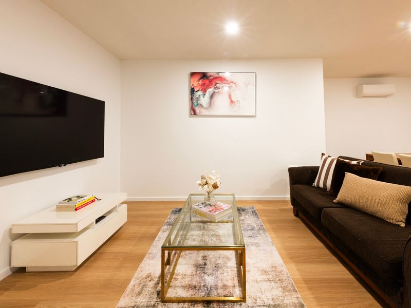 Comfortable living space designed for relaxing, with a practical layout for everyday stays.