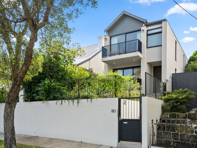 Street view of the house, great curb appeal