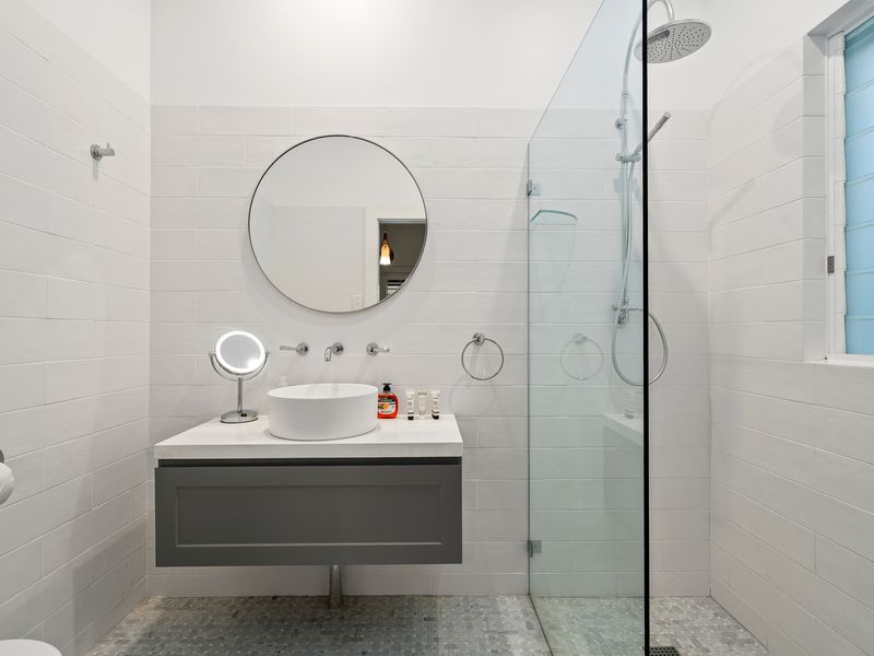 Freestanding bath made for slow evenings