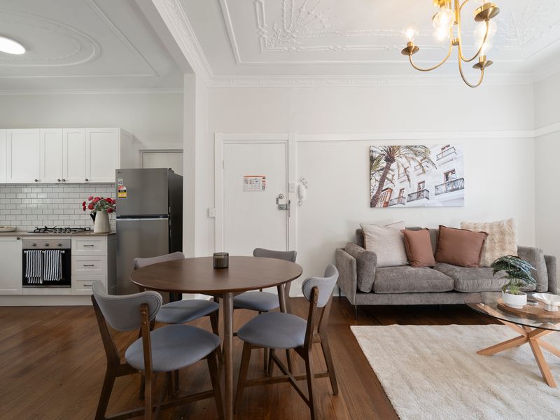 Neutral tones and natural light. Living for this aesthetic.