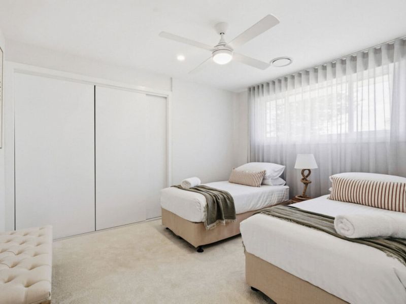 Flexible bedroom with two single beds and built-in wardrobe.