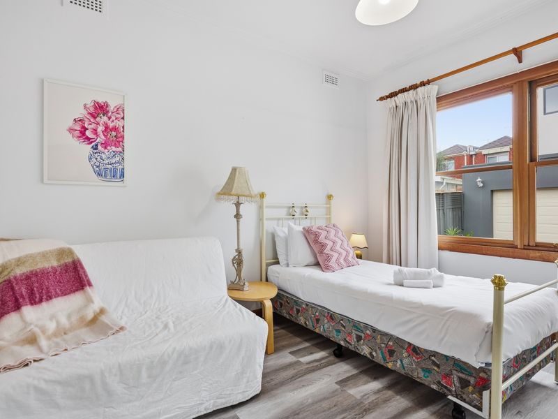 Downstairs bedroom 2 - Flexible sleeping arrangements make this room ideal for families or friends travelling together