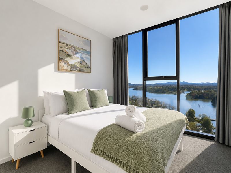 Wake to water views from your this comfortable queen sized bed.
