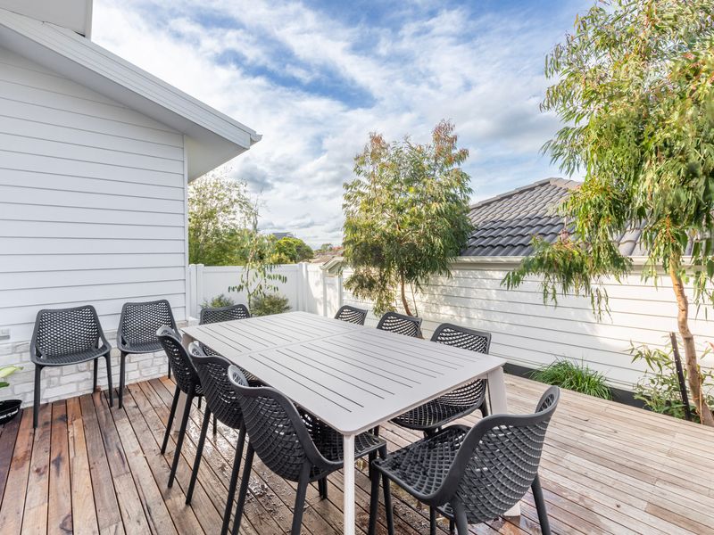 Enjoy outdoor dining in the private courtyard, perfect for BBQs or relaxed evenings.