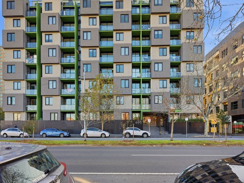 This contemporary apartment complex is perfectly positioned for both business and leisure stays.