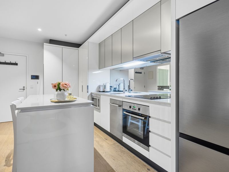 The contemporary kitchen is fully equipped for everything from breakfast to dinner.