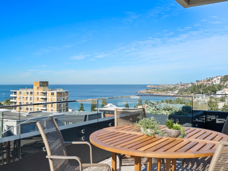 Enjoy alfresco dining with uninterrupted views of the sparkling coastline.