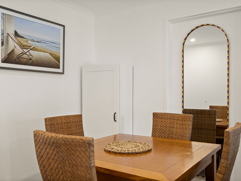 Dining table set for relaxed breakfasts and dinners.