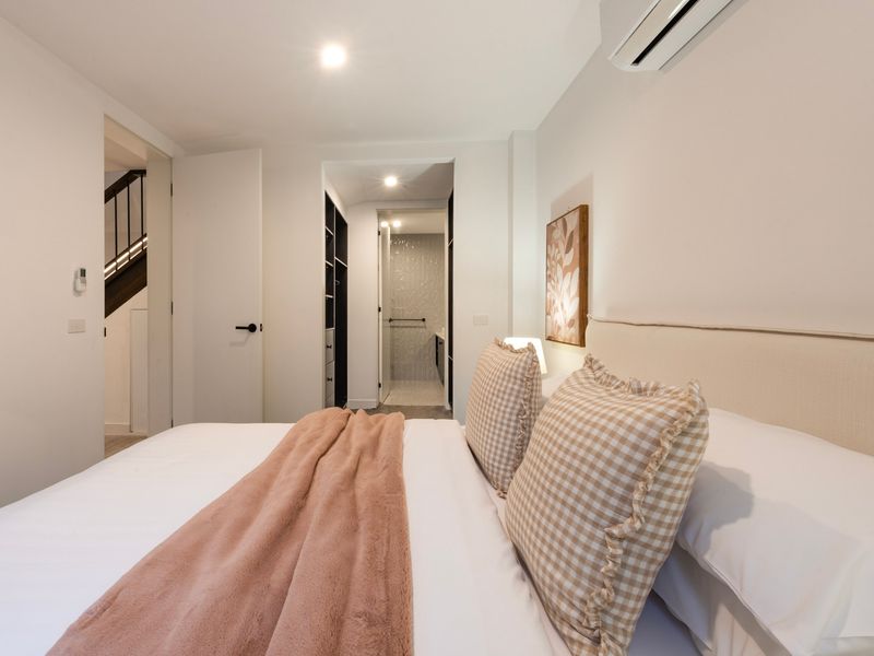 Fresh linens and a walk in robe with ensuite.