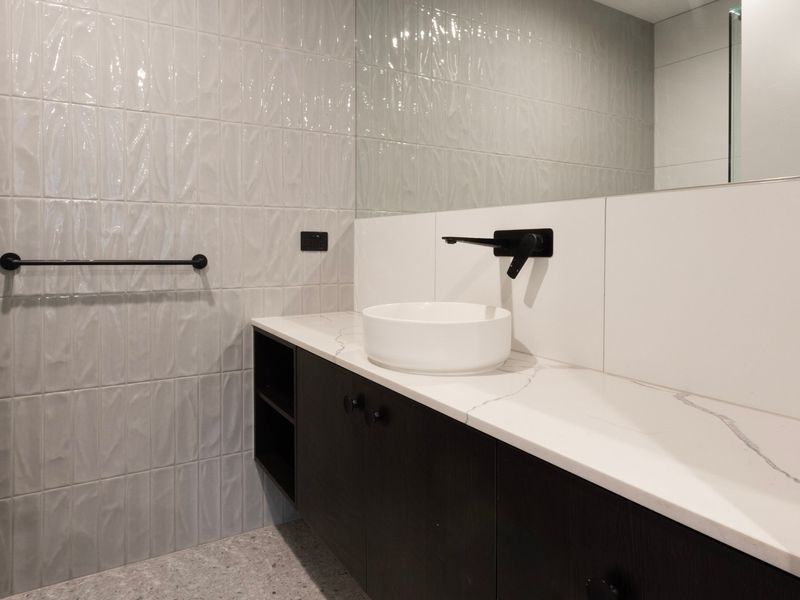 Stylish vanity with ample bench space.