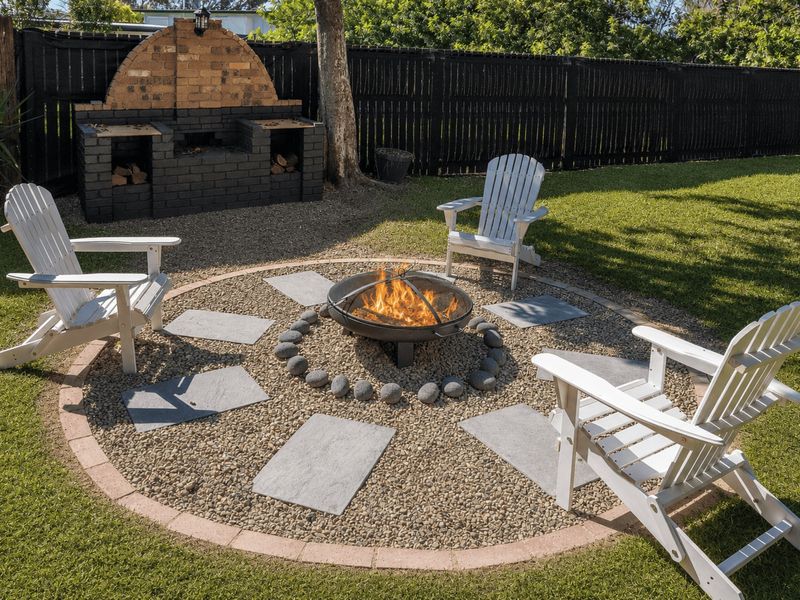Gather around the fire pit and pizza oven for memorable evenings outdoors.