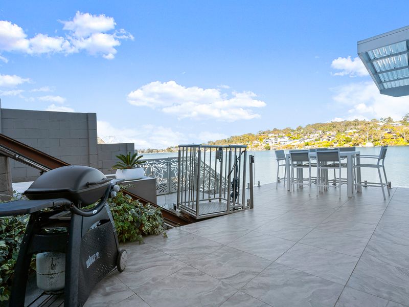Outdoor entertaining with the water all around