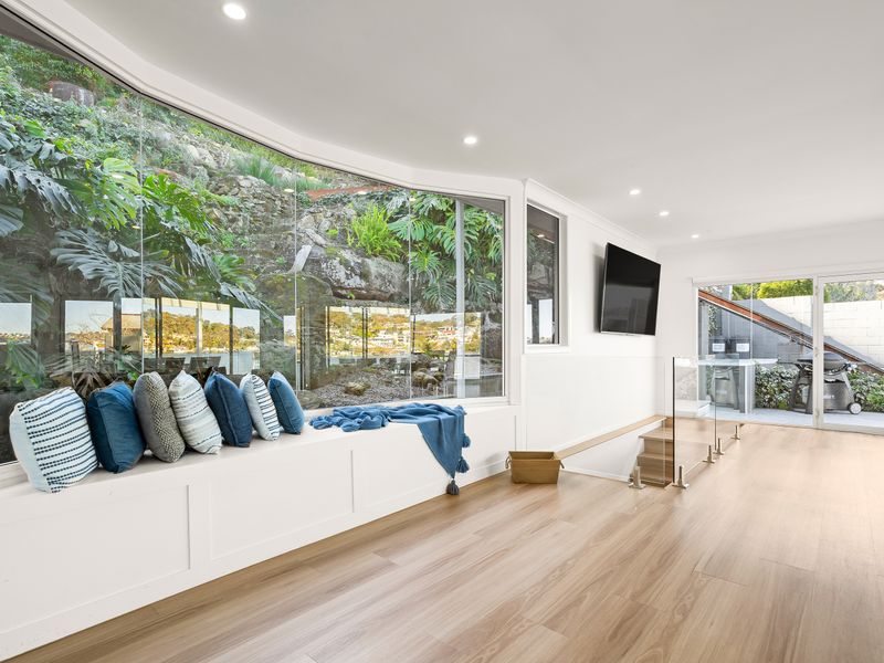 Open-plan living with leafy outlooks