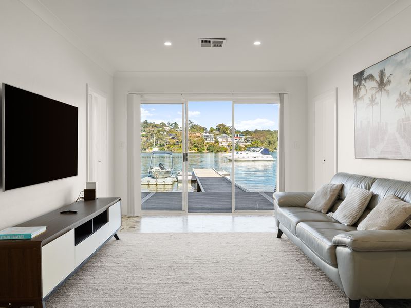Relaxed waterfront living with uninterrupted views