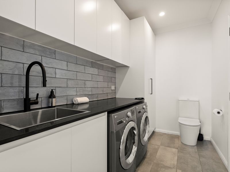 Sleek kitchen and laundry essentials in one space