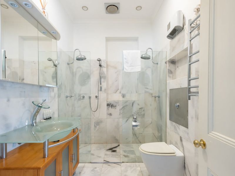 Mesmerising 3BR Home Cinema Room Spa Bath