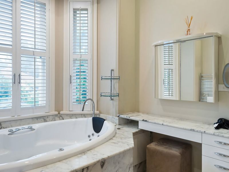 Mesmerising 3BR Home Cinema Room Spa Bath