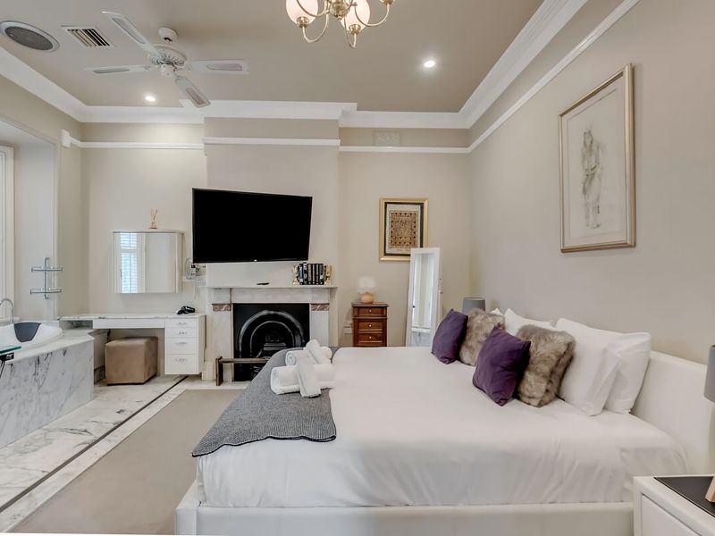 Mesmerising 3BR Home Cinema Room Spa Bath