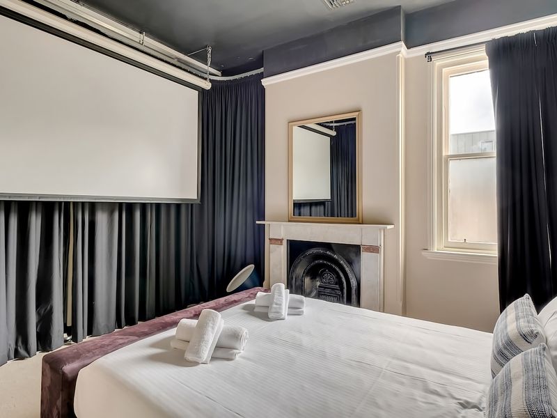 Mesmerising 3BR Home Cinema Room Spa Bath