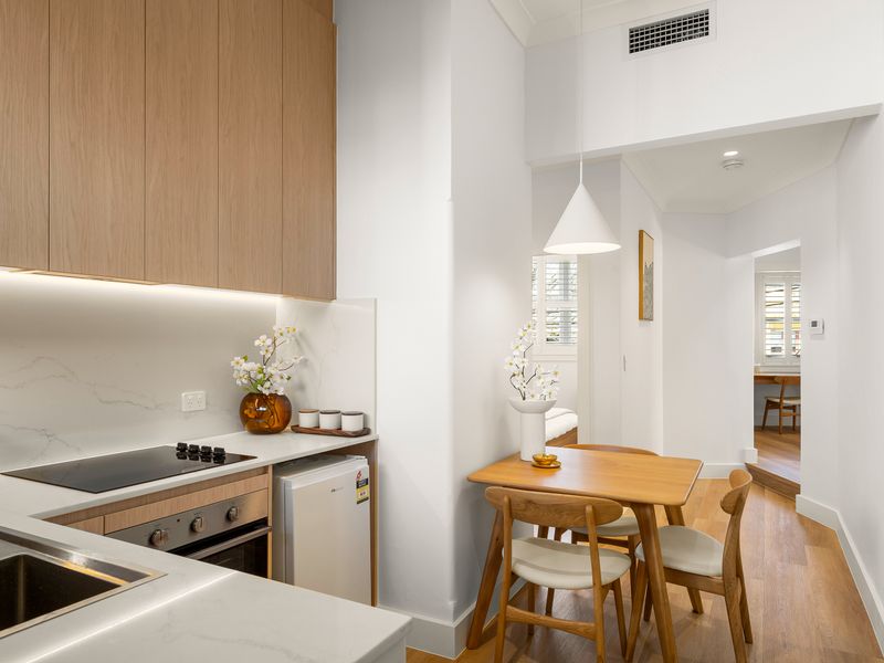 Modern kitchen equipped with everything you need to prepare meals.