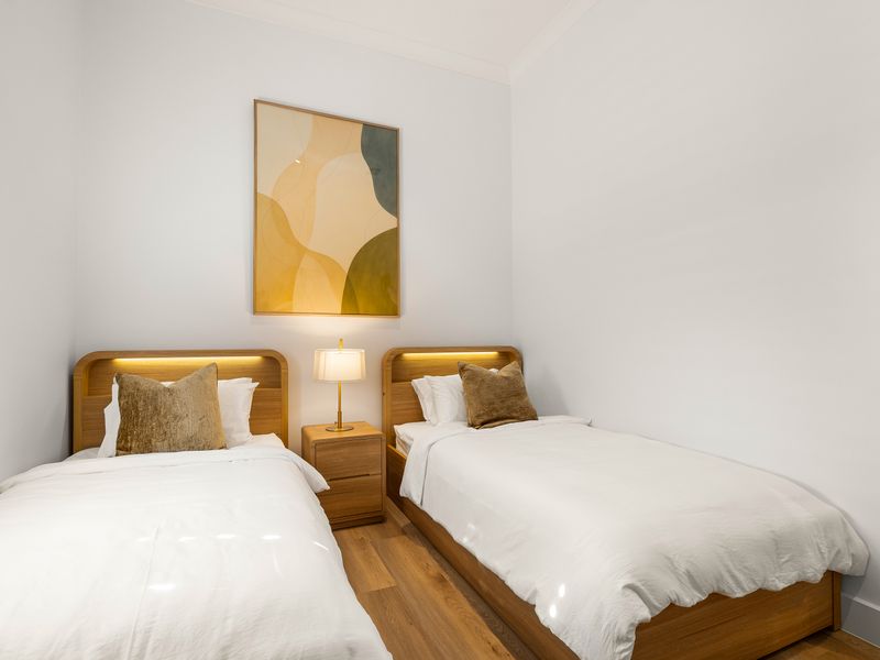 Twin bedroom ideal for friends, siblings or colleagues.