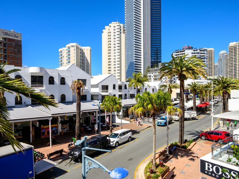 Palm-lined streets and lively city surroundings
