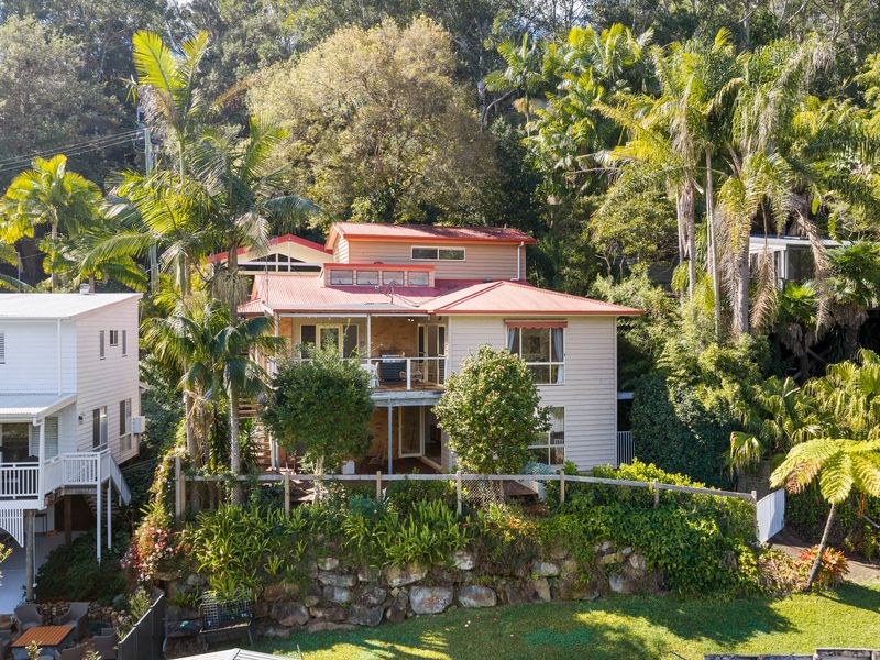 A peaceful North Avoca retreat tucked amongst lush coastal greenery