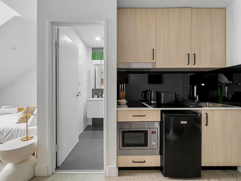 Modern Studio Retreat in Crown St with AirCon