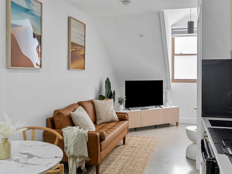 Modern Studio Retreat in Crown St with AirCon