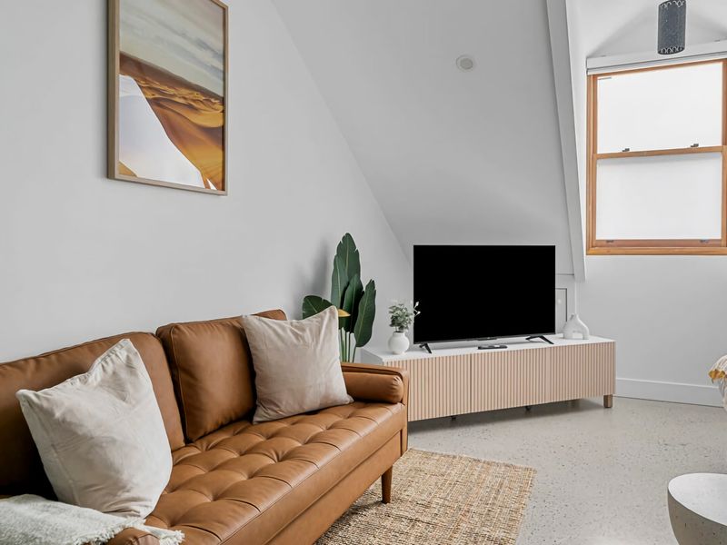 Modern Studio Retreat in Crown St with AirCon