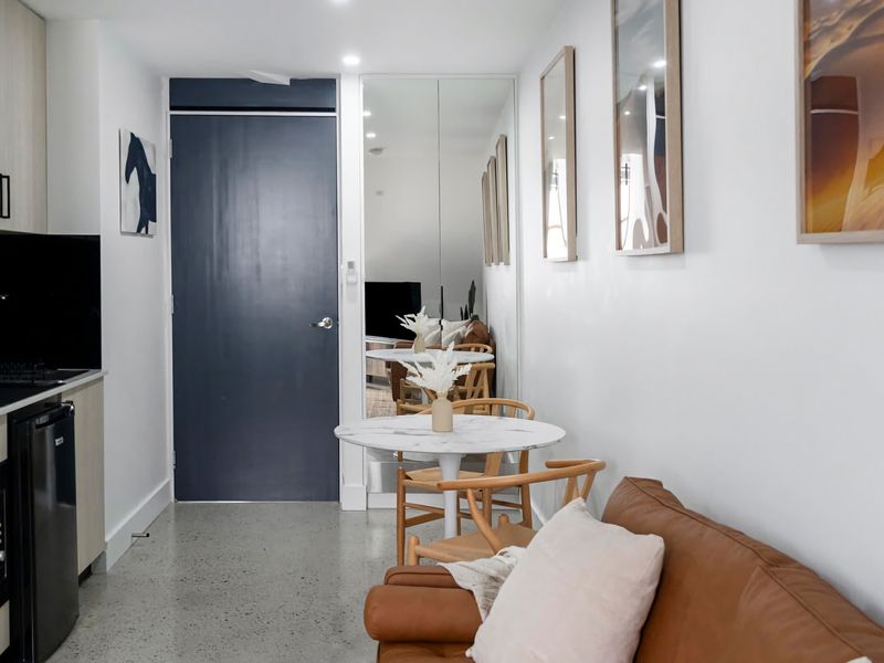 Modern Studio Retreat in Crown St with AirCon
