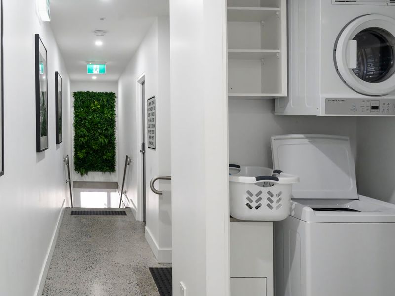 Modern Studio Retreat in Crown St with AirCon