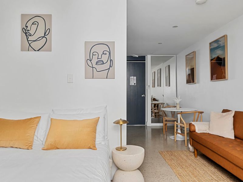 Modern Studio Retreat in Crown St with AirCon