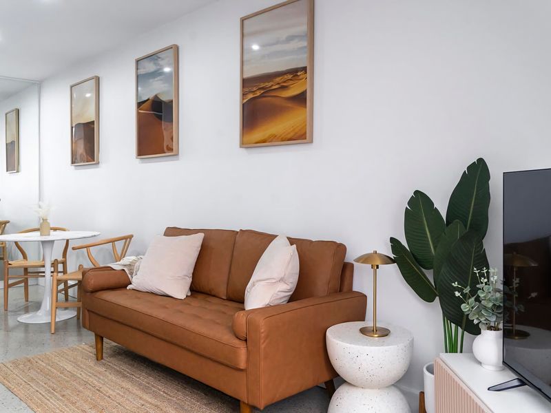 Modern Studio Retreat in Crown St with AirCon