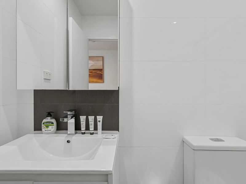 Modern Studio Retreat in Crown St with AirCon