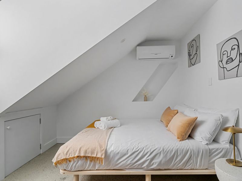 Modern Studio Retreat in Crown St with AirCon