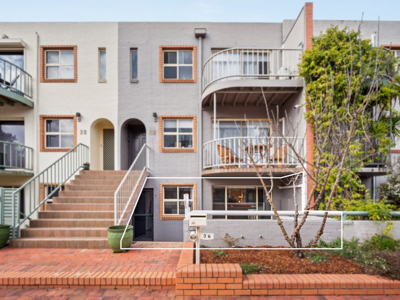 Courtyard view showing the exterior of the apartment complex.