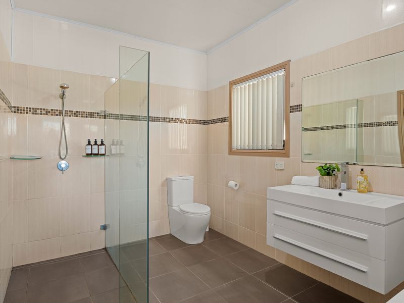Large open batrhoom with walk in shower