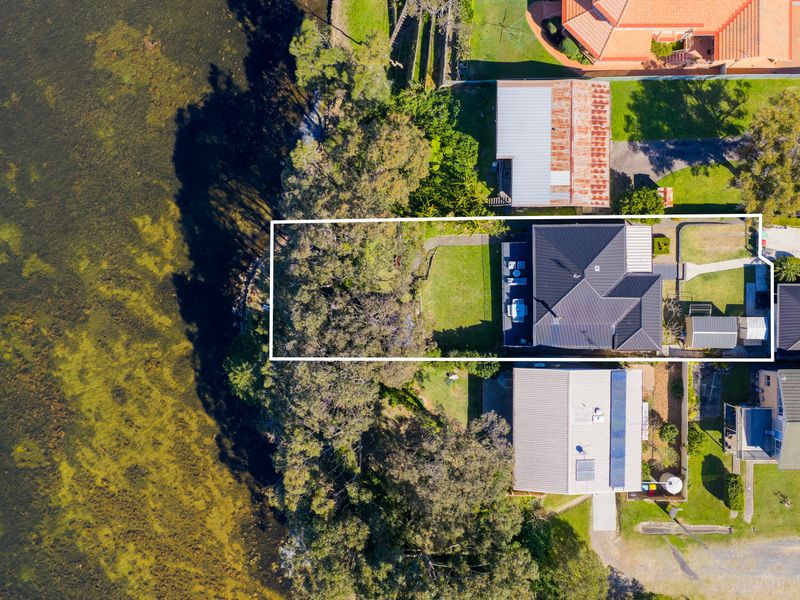 Aerial photo of the house block.