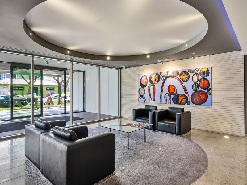 Elegant building lobby featuring modern seating and circular architecture.