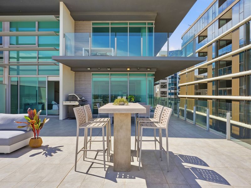 Stylish rooftop dining area designed for relaxed gatherings under the sun.