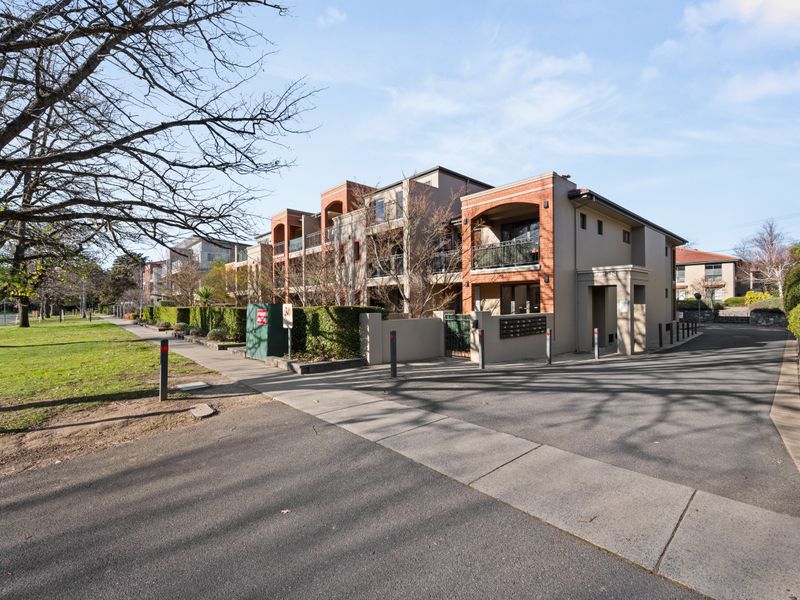 Groovy Days offers a convenient Turner base close to Canberra’s city attractions.