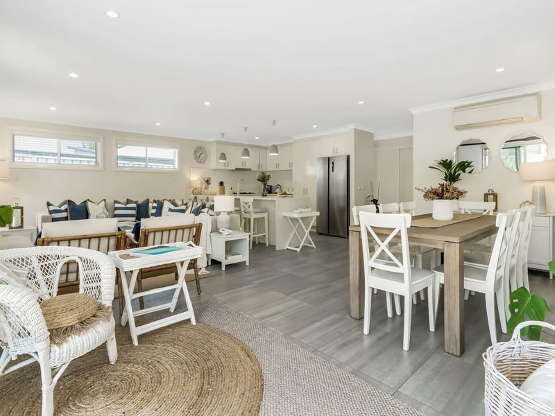 Oscar’s @ Broulee Beach Luxury Coastal Living