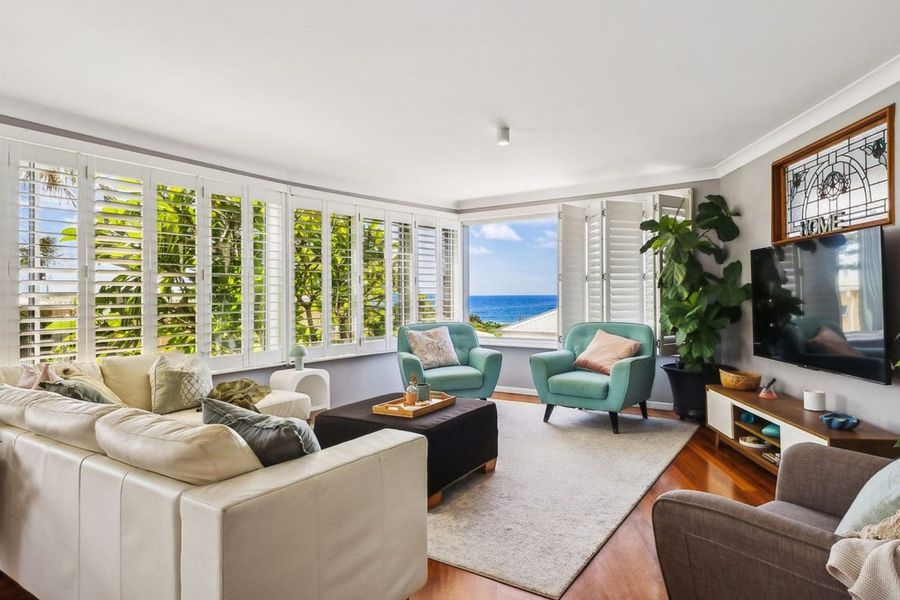 Seaview on Shelly holiday home