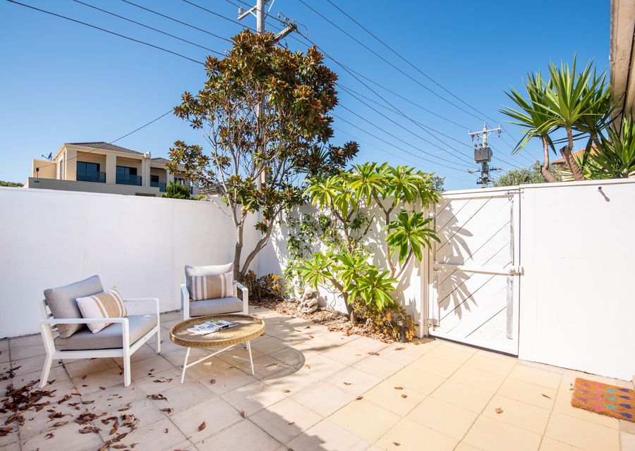 Fully enclosed courtyard