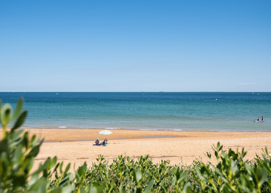 Parkdale beach less then a 2 minute walk away