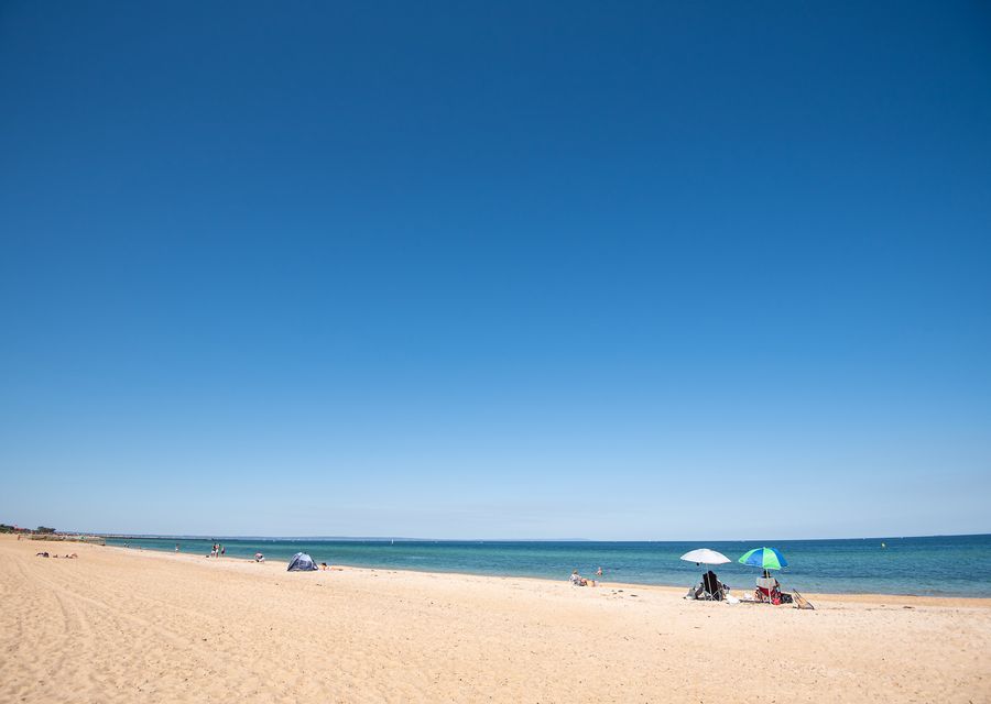 Parkdale beach less then a 2 minute walk away